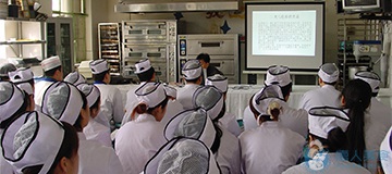 西點(diǎn)學(xué)員上課花絮(圖2)