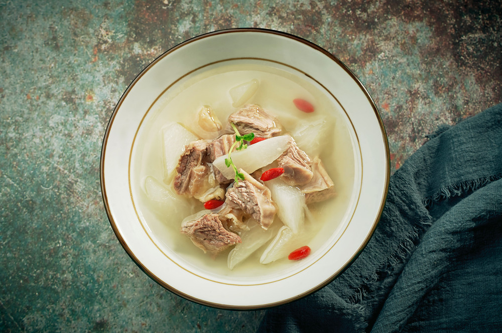 “過午不食”靠譜嗎?肥胖這個“鍋”晚餐不背(圖1) 攝圖網(wǎng)_501135720_清湯蘿卜燉牛腩(企業(yè)商用)_副本.jpg