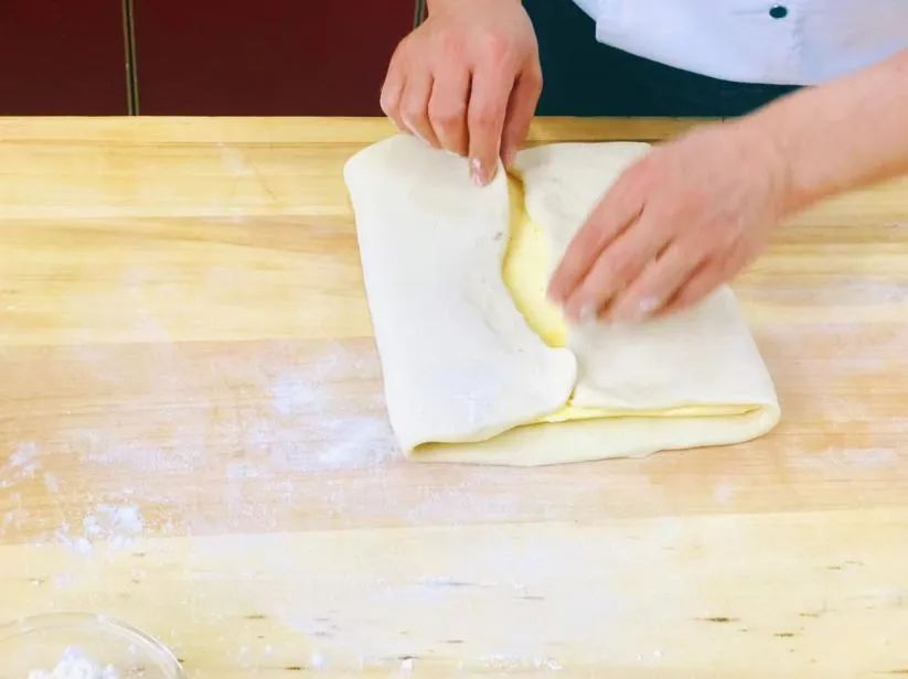 年輕人最愛的網(wǎng)紅店爆款，酥到掉渣的“蝴蝶酥”