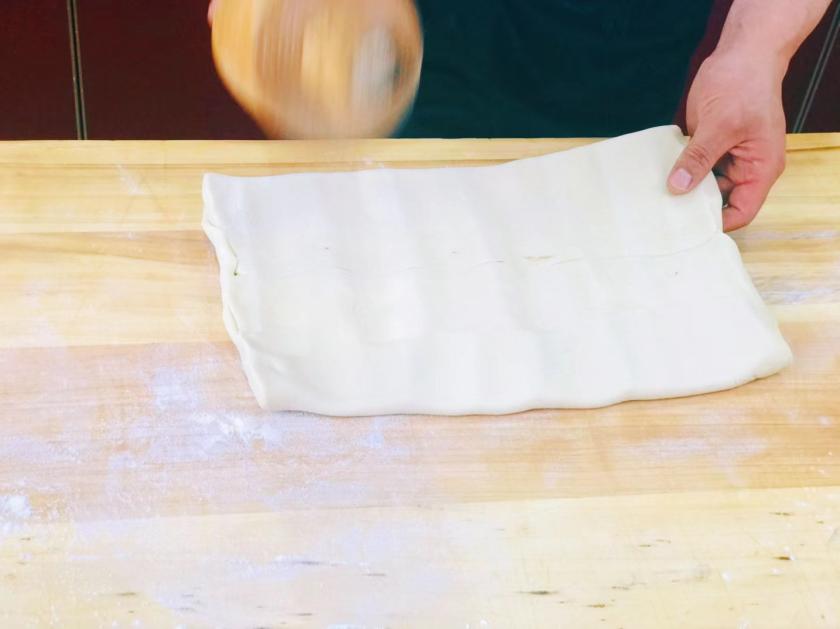 年輕人最愛的網(wǎng)紅店爆款，酥到掉渣的“蝴蝶酥”