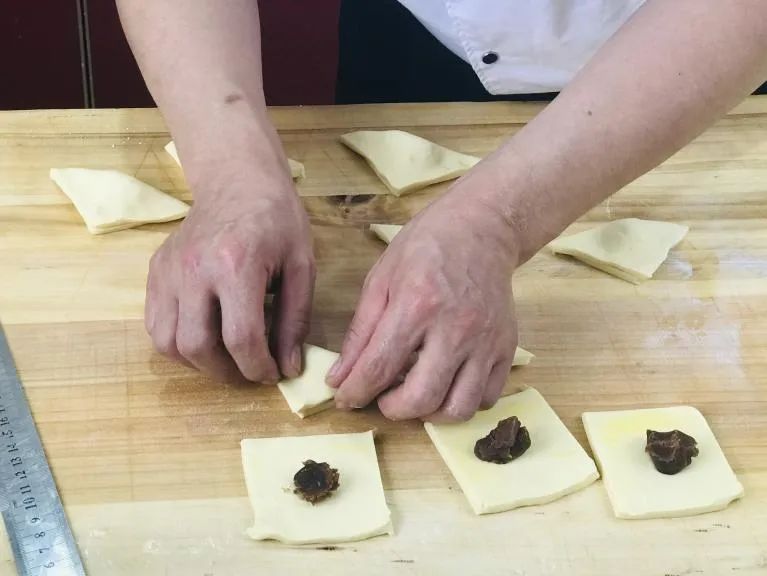 年輕人最愛的網(wǎng)紅店爆款，酥到掉渣的“蝴蝶酥”