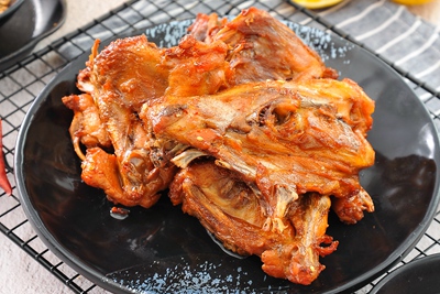 風靡全網(wǎng)特色小吃大全(圖8) 攝圖網(wǎng)_501622572_秘制五香炸雞架美食(企業(yè)商用).jpg